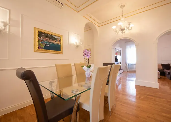 Lucrezio Caro Luxury Rome