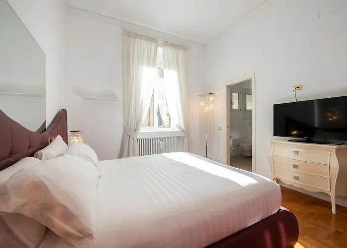 Lucrezio Caro Luxury Rome